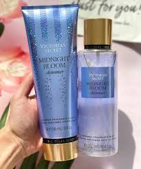 VICTORIA’S SECRET MIDNIGHT BLOOM SHIMMER (PROMOCION PAREJA-BODY Y CREMA)