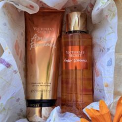 VICTORIA'S SECRET AMBER ROMANCE (PROMOCION PAREJA-BODY Y CREMA)