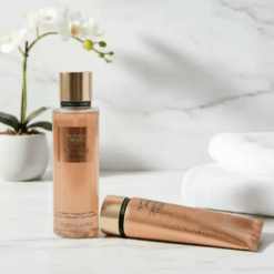 VICTORIA’S SECRET AMBER ROMANCE SHIMMER (PROMOCION PAREJA-BODY Y CREMA)